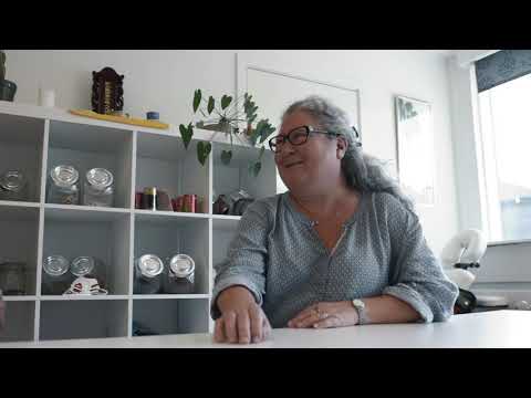 Video: Hendes Historieanmeldelse
