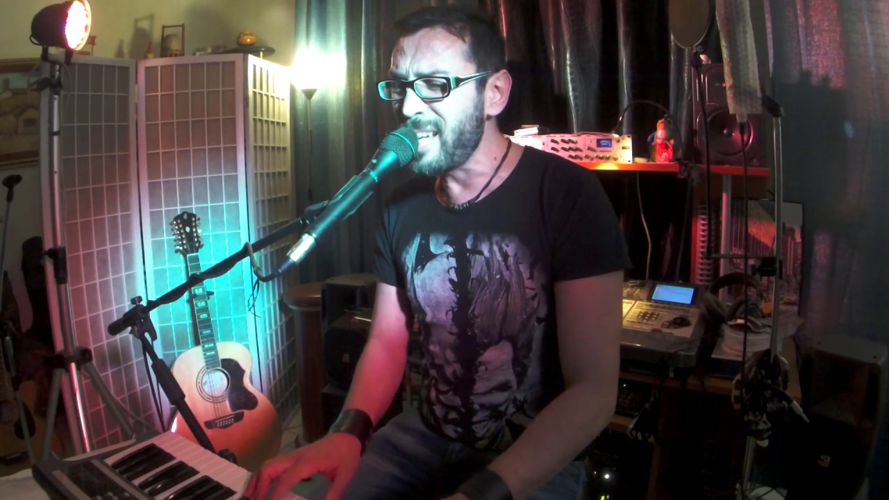 GLI UOMINI NON CAMBIANO di Bigazzi-Falangi-Dati - cover live . pianoforte e voce Gianluca Carlini