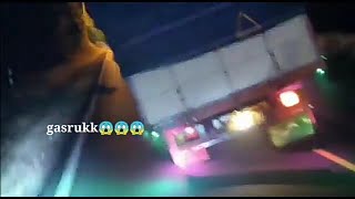Video truk oleng gasruk sampai keluar asap!!!😱😱😱 || dj zunea zunea full bass terbaru 2021