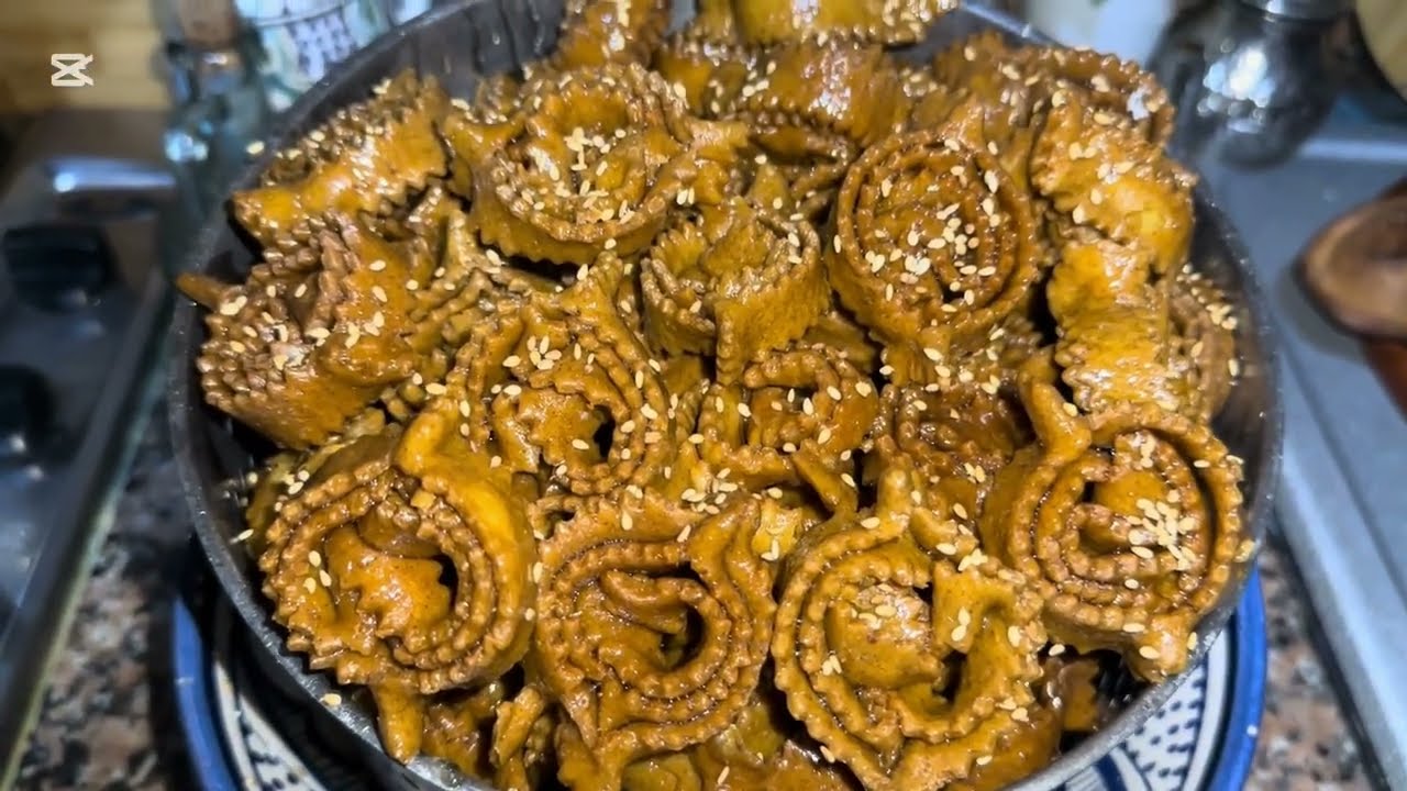 المخرقة او الشباكية قبل رمضان بيوم بكيلو تاع الطحين درت الباروك تاع الدار #الطبخ_المغربي 🇲🇦🇲🇦🇲🇦🇲🇦🇲🇦