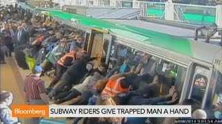 Watch Subway Riders Rescue a Trapped Man Watch Subway Riders Rescue a Trapped Man