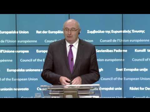 Phil Hogan, new aid package for EU farmers is "premature" and USA should move up on TTIP