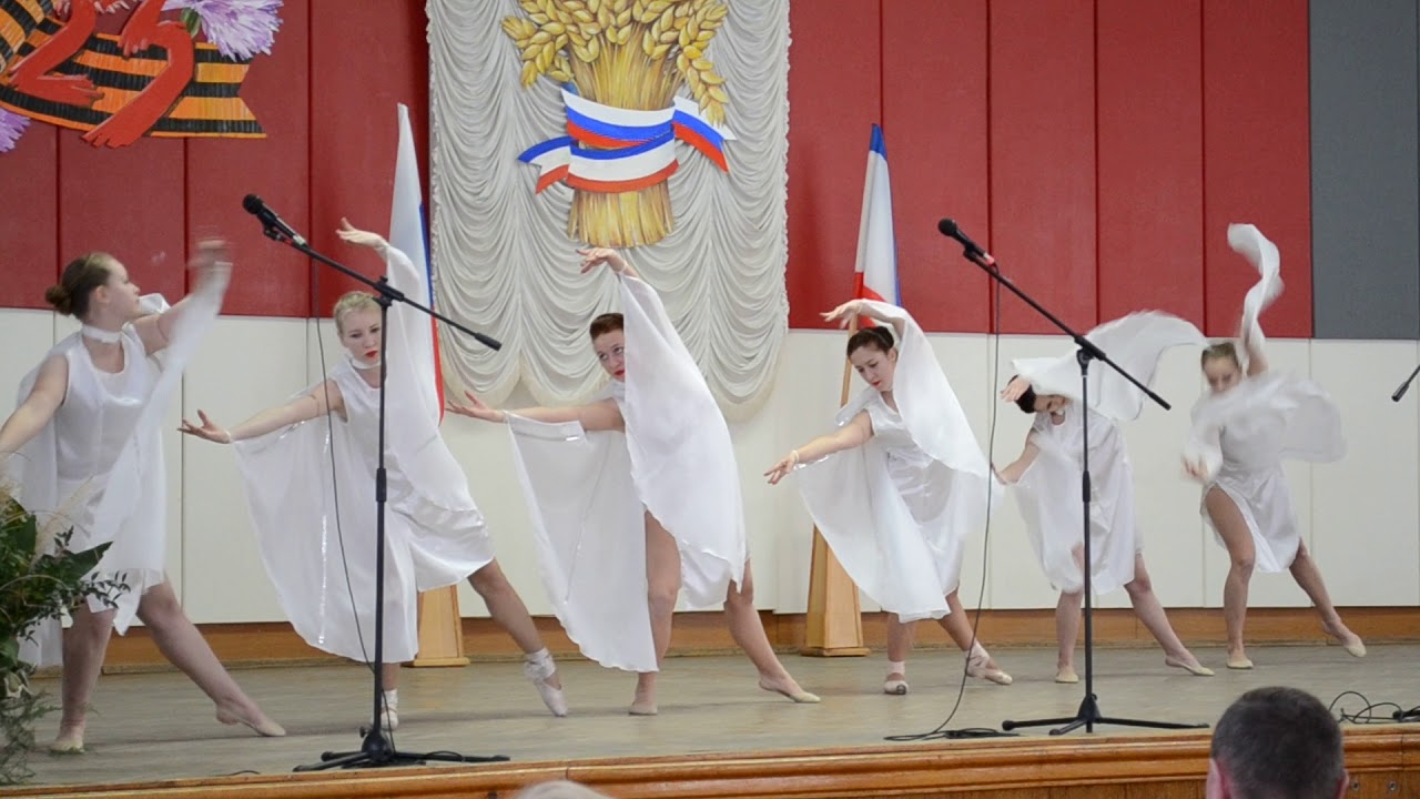 Танец на песню журавли. Танцевальный костюм журавля. Платье для танца Журавли. Костюм журавля для девочки для танца. Костюм для танца Журавли на 9 мая.