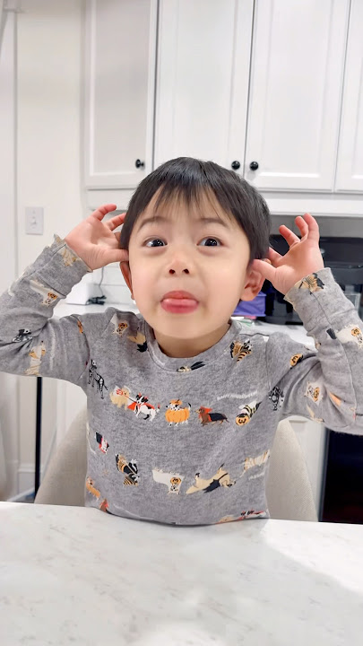Cute baby teasing 🤣👶🏻❤️👧🏻😱