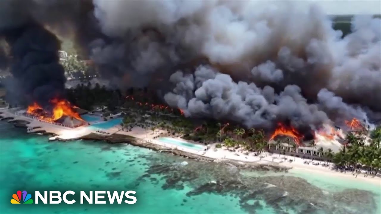 Massive fire breaks out at popular tourist resort in Dominican Republic Massive fire breaks out at popular tourist resort in Dominican Republic