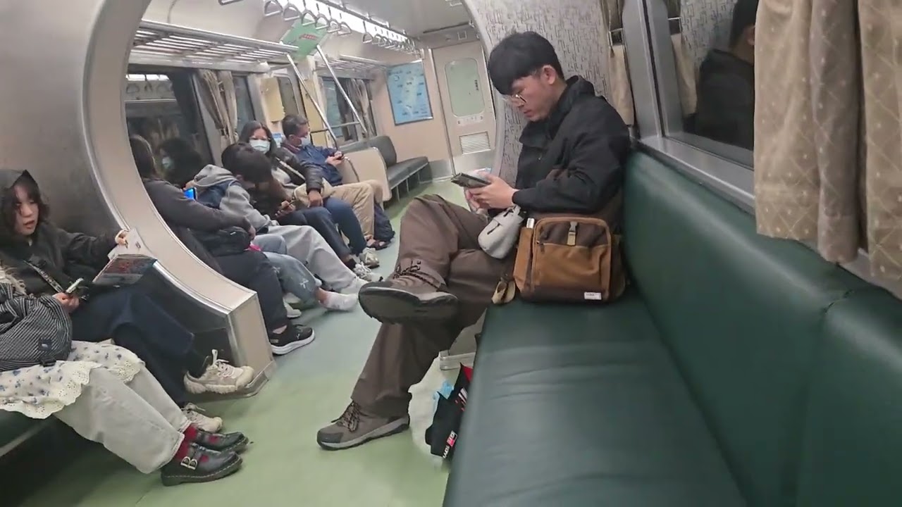 4814次八斗子發車經由平溪線開往菁桐的DRC1033+DRC1015+DRC1017+DRC1029四節DRC原色柴油客車，(三貂嶺火車站→大華火車站路程景)