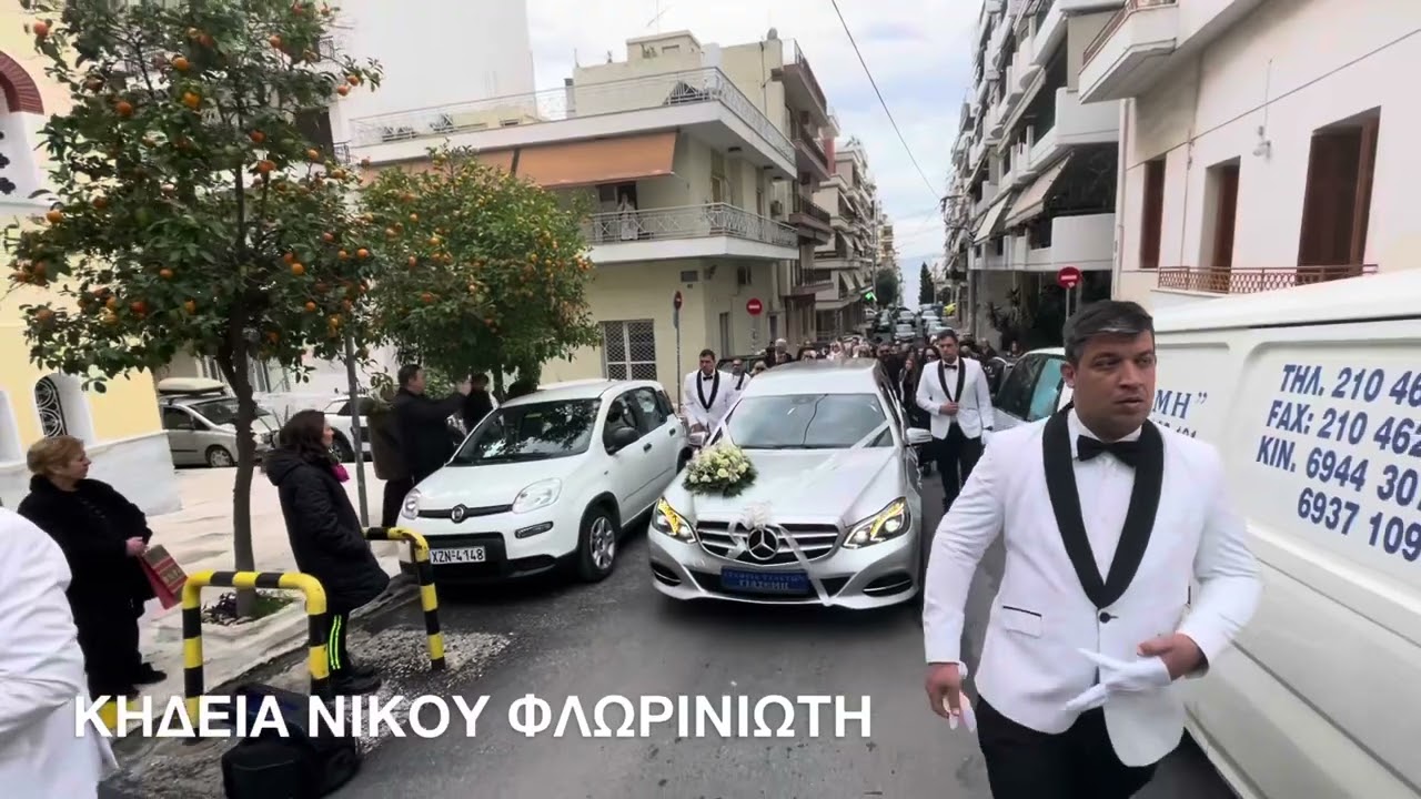 Κηδεία Νίκου Φλωρινιώτη:Το τελευταίο αντίο απο συγγενείς ,φίλους,καλλιτέχνες -Στα λευκά το φέρετρο