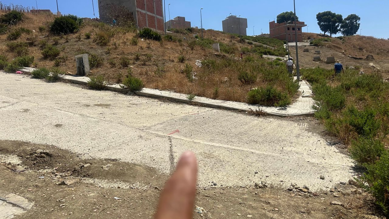 ارض للبيع في الاسلاح جوج فرشادة حدا مرجان مغوغة 79 مترو ثمن 6200 مترو 0630298833