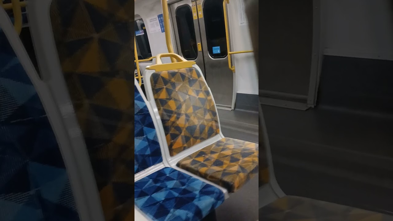 Roxburgh Park to Craigieburn - EDI Comeng 430M