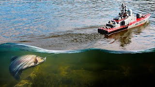 AMAZING: RC Boat Catchs Fish!