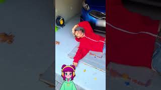 CAN'T STOP LAUGHING, GUYS!🤣 Gates and a Fake Hand AWESOME PRANK by SKITS