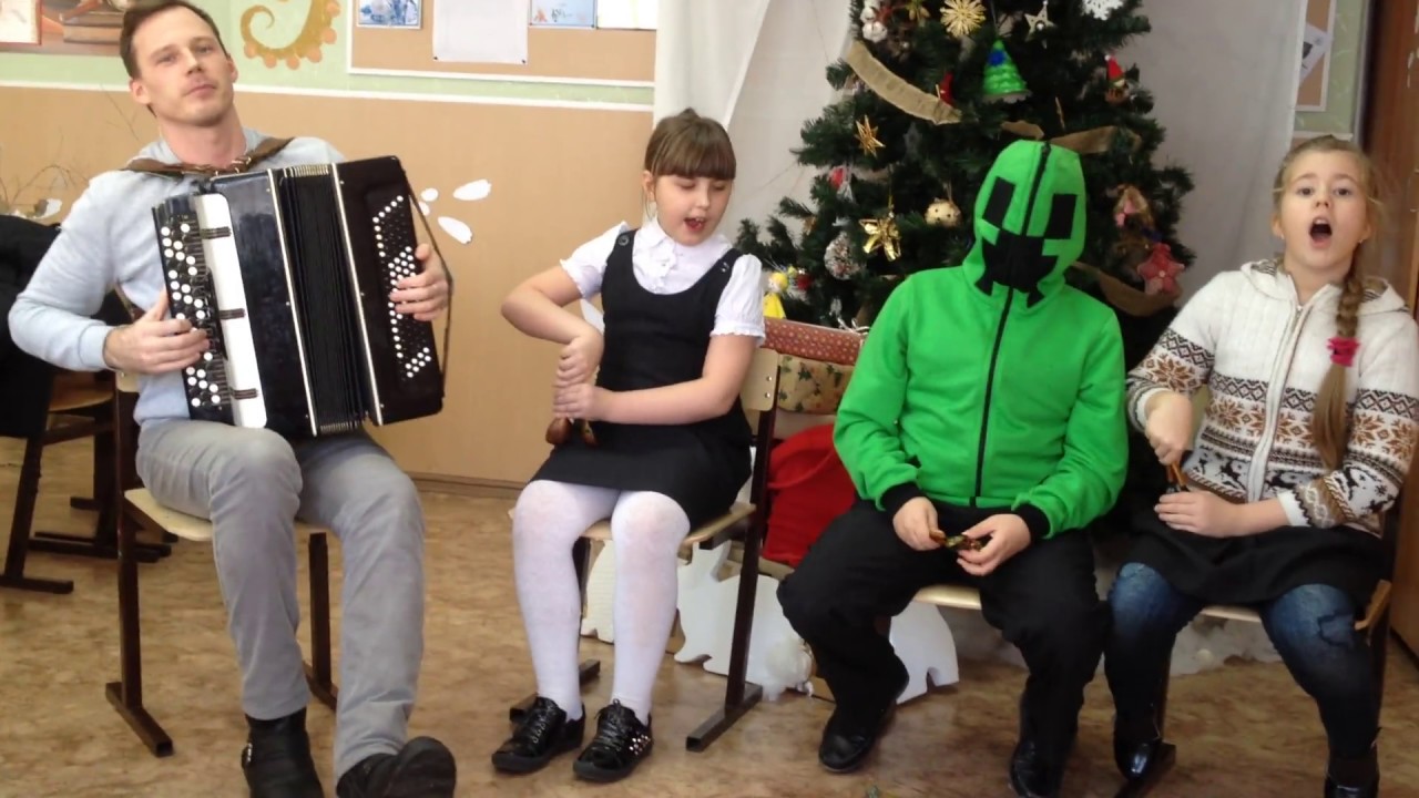 Во кузнице (русские ложки и баян) | In the forge (performance on spoons and acordion)