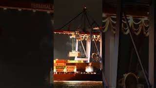 Shipspotting in Hamburg: Feederschiff JUDITH wird im Hamburger Hafen entladen, Echtzeit-Video