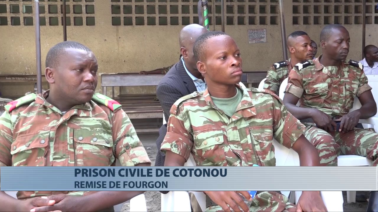 Sécurité : remise d'un fourgon à la prison civile de Cotonou