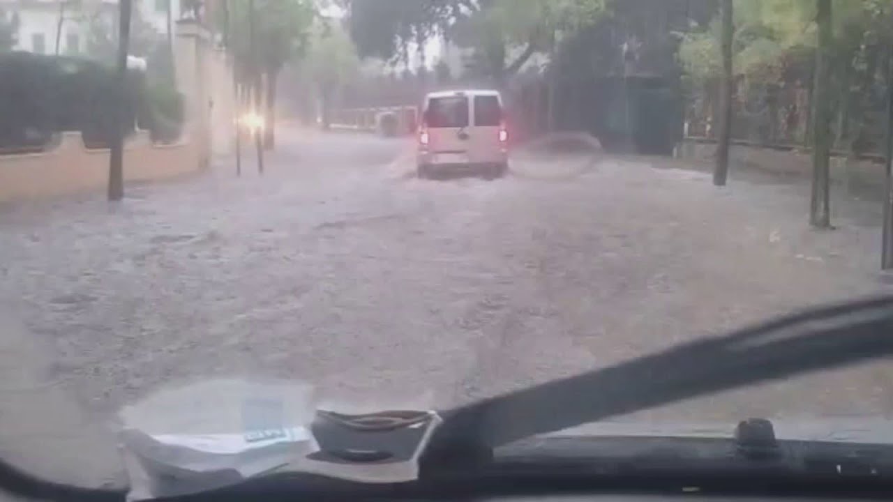 Maltempo, allagamenti e qualche smottamento