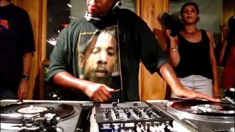 DJ Premier on the 1's and 2's (Part 3 of 3) @ Fat Beats, NYC (The Final Day)