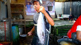 FAVOURITE BLUEFIN TUNA FISH CUTTING SKILLS IN INDONESIA FISH MARKET || EXPERT FISH CUTTING