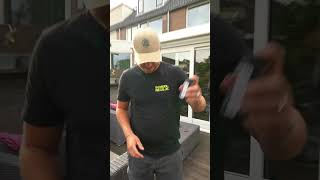 Download Lagu De maten gaan kapot aan vlugzout! 😂 #short #shorts #smellingsalts MP3