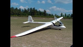Gliders Sailplanes ran out of lift landing out at private airstrip, Roy Dawson video