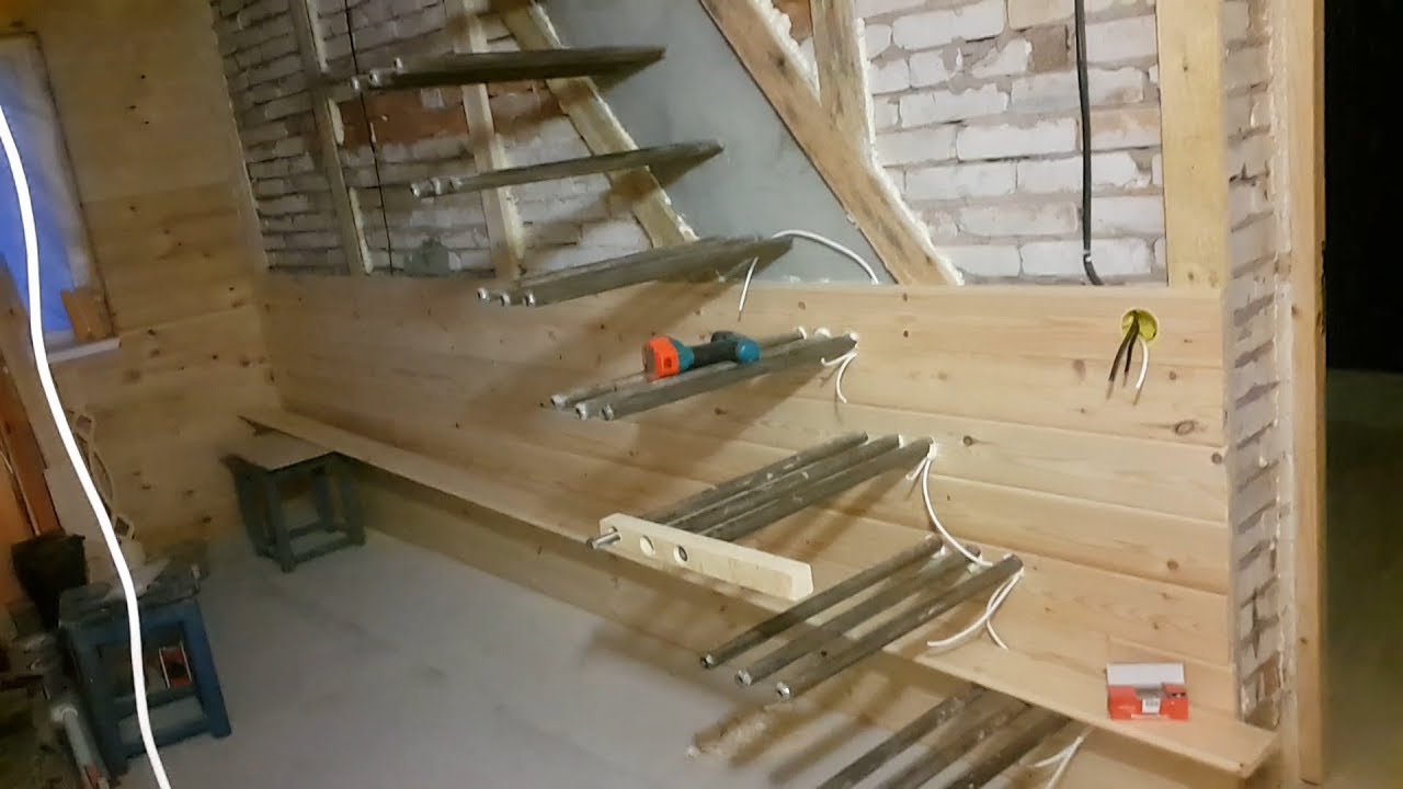 Как закрепить деревянную лестницу
