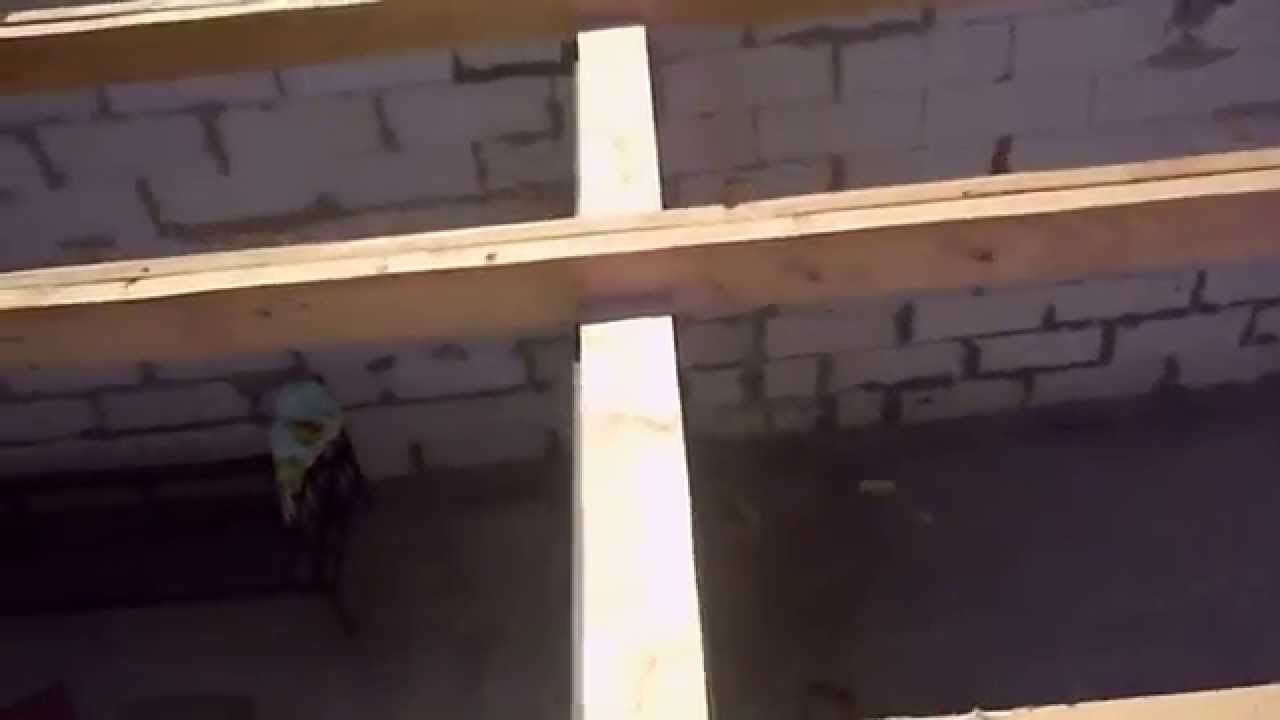 Балки перекрытия деревянные на стену из газобетона на мауэрлат. Мауэрлат на газобетона стену балки перекрытия деревянные. Балки перекрытия и стропила на одном армопоясе. Крепление стропильная опилка бетон