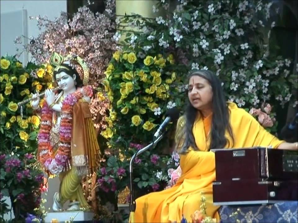 Radha Govind Geet - Kirtan by Siddheshvari Didi Ji - YouTube