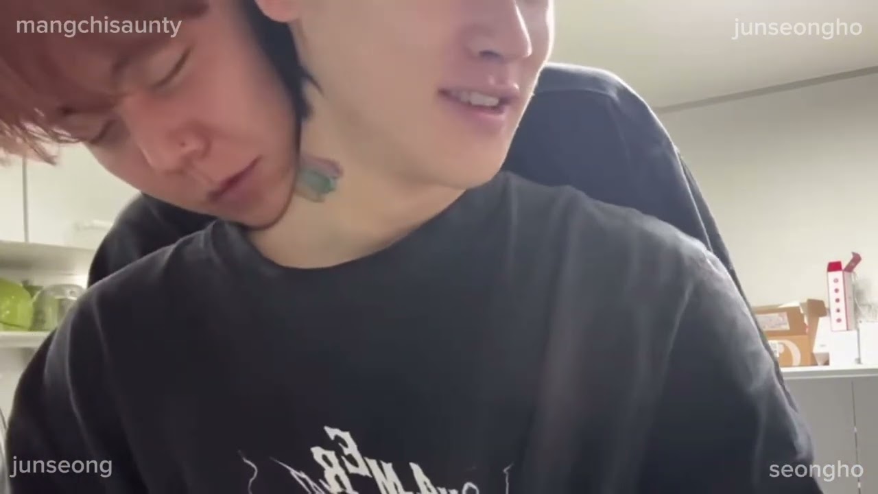 Junseong aegyo exploded whenever he is with seongho 