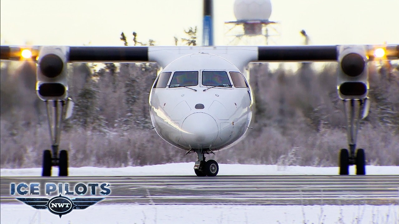 Scott Blue New Airline Boss Shocks Crew! | S3 E1 FULL EPISODE | Ice Pilots - YouTube