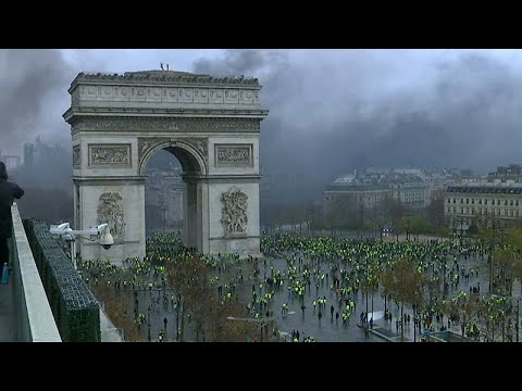 Первомай в Париже: опасный праздник