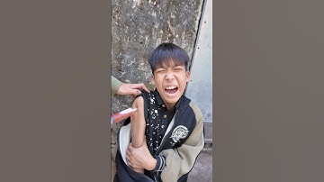 Cậu bé không sợ tiêm - The boy is not afraid of injections #shorts