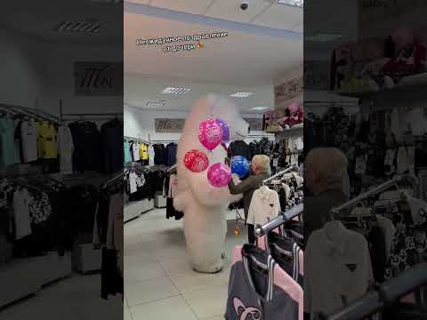 В отделе детской одежды Белый Медведь поздравил женщину с Юбилеем 💐 сюрприз от дочери ❤️ #волжский