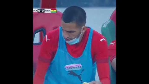 حكيم زياش يأكل الموز أثناء مقابلة المنتخب المغربي 😂