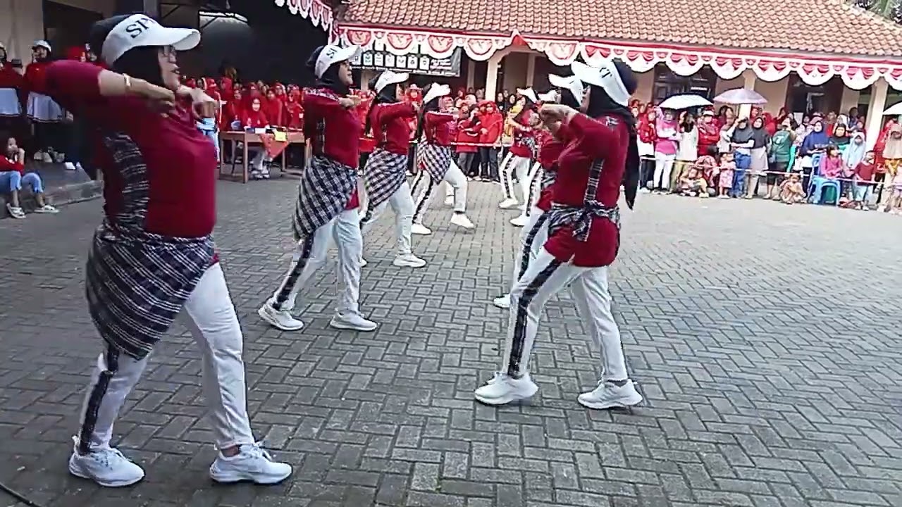 Juara II Lomba Senam RW IV