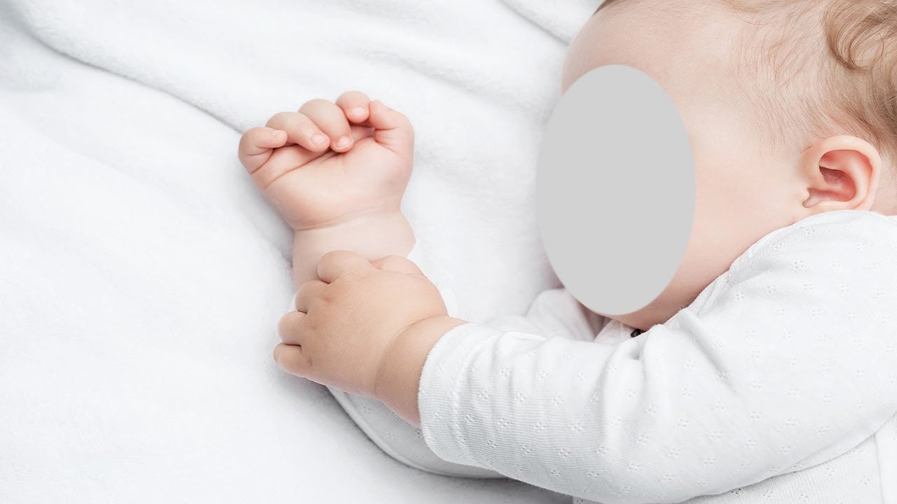 Hipokrati- A ka një rregull kur duhet të flenë bebët e sapolindura? Mësojeni njëherë e mirë