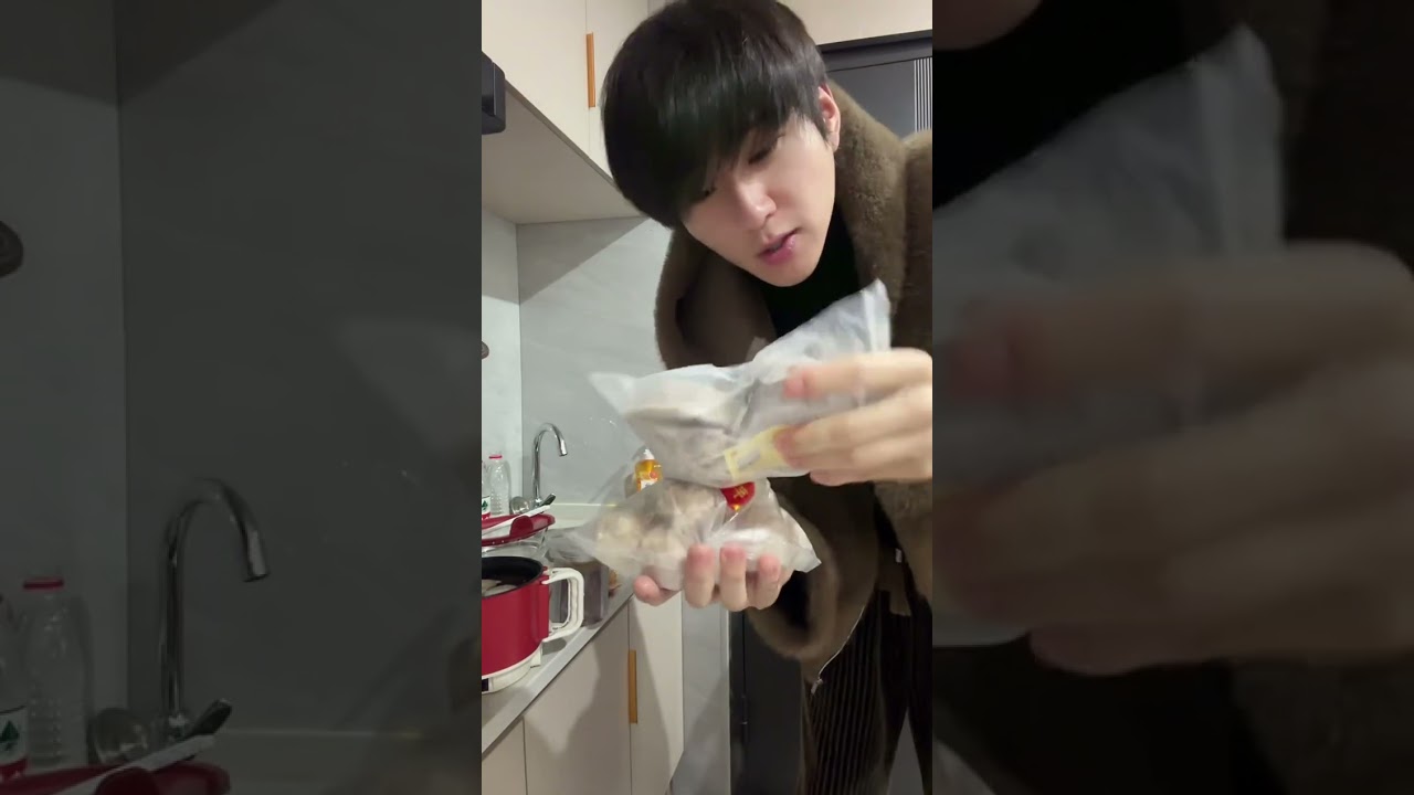 หวังอี้จวิ้น แกะเพลง T2T - Timethai Ft.Bambam Live 18.01.26