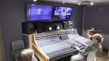 Microphones Explained By An Audio Engineer (Starring Alex Pariseau)