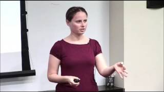 Approximate Common Divisors via Lattices