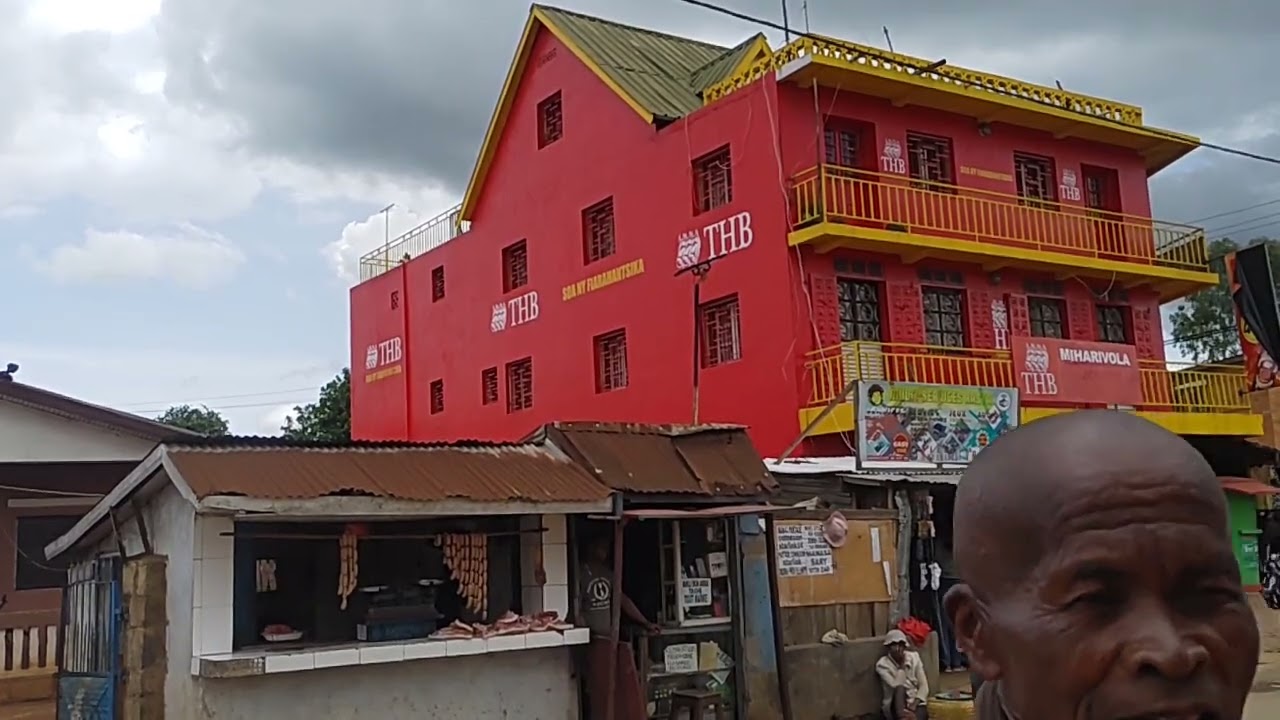 Ambohimena by Miarivola Mahazina to Antsenakely Ampatana - Streets view of Antsirabe Madagascar 