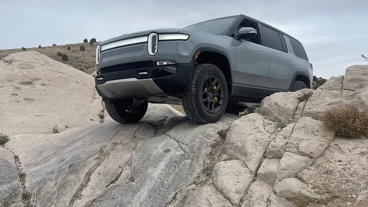 Rivian R1S Off-road Driving