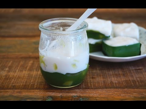 Kuih Tako (Pandan Coconut Puddings With Water Chestnut 