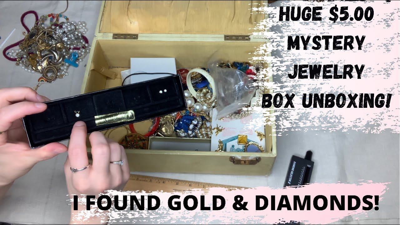 MYSTERY VINTAGE JEWELRY BOX UNBOXING! Got it for $5.00 at a GARAGE SALE!