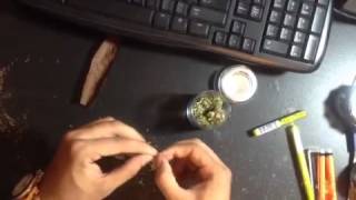 How to roll the perfect blunt part 1.