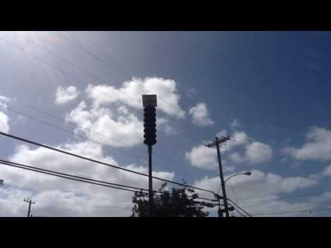 Sorry about the bus in the way for a second.Monthly test in Aiea Aiea Elementary School Siren - (Modulator) 2-1-2017