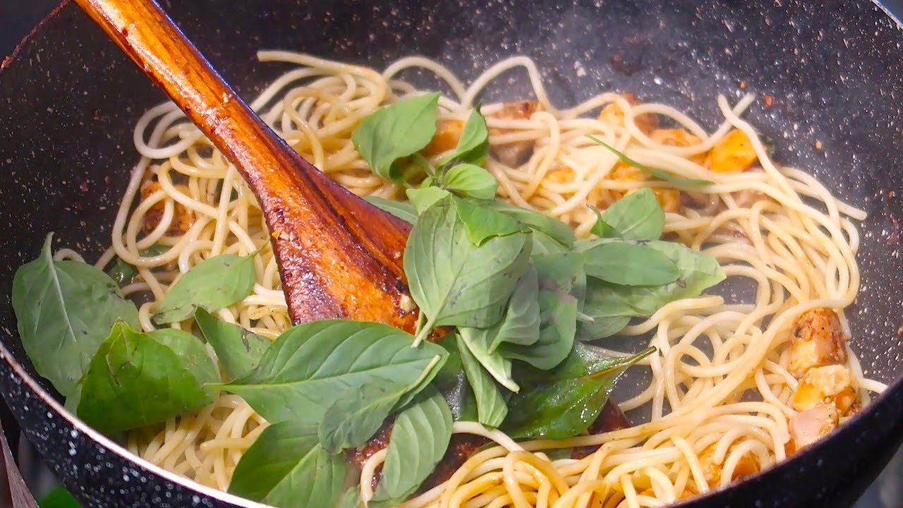 Spicy Spaghetti with Garlic and Herbs - Thai Street Food