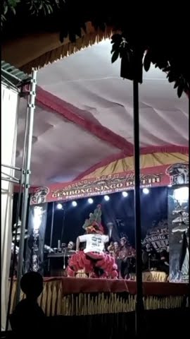 Tari kucingan malang an Devils crew feat seniman ndeso