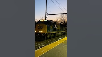 CSX M404 with a flared SD70MAC #4739