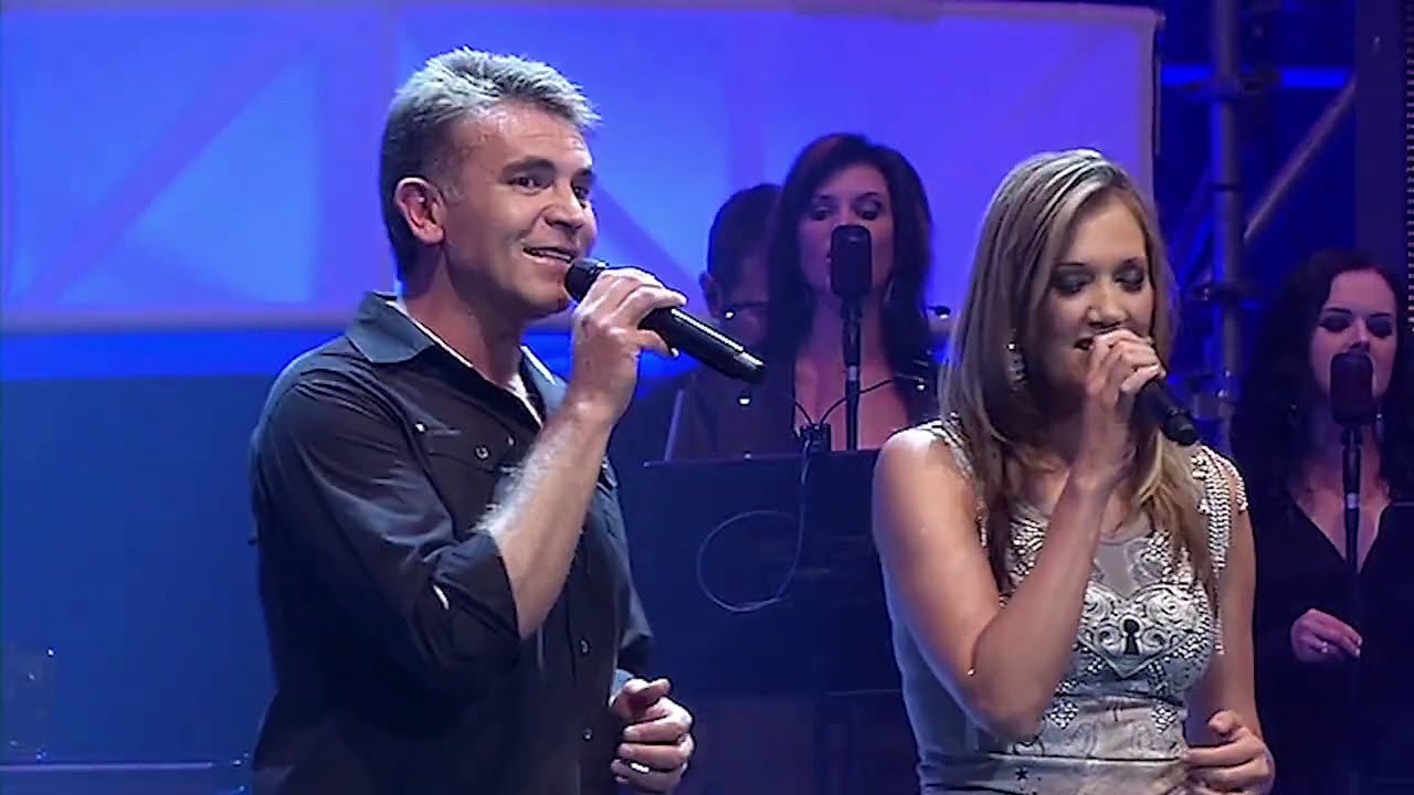 THEUNS JORDAAN, JUANITA DU PLESSIS – Country Medley