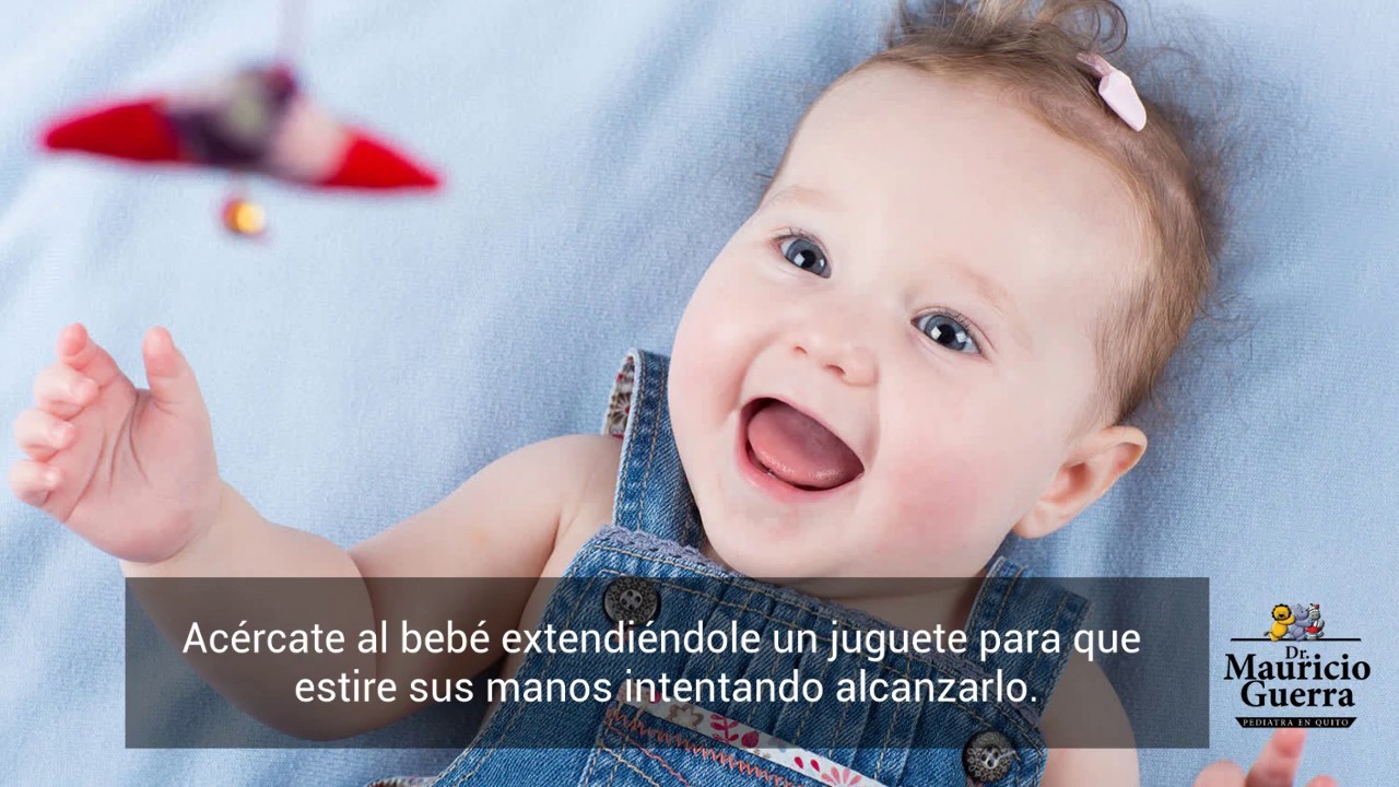 “Bebé de 4 a 6 meses interactuando con su entorno y con un adulto, imagen que representa la estimulación temprana en el desarrollo motor, social y del lenguaje.”