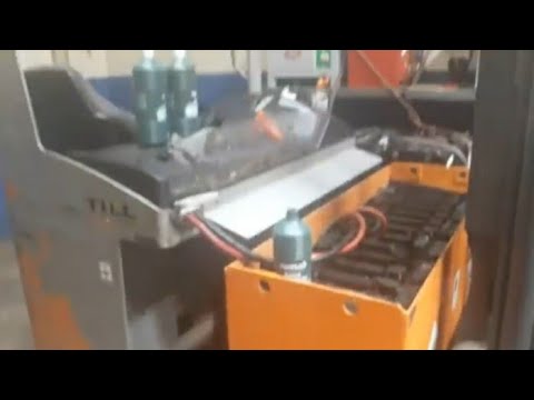Vídeo: Como Adicionar Eletrólito às Baterias