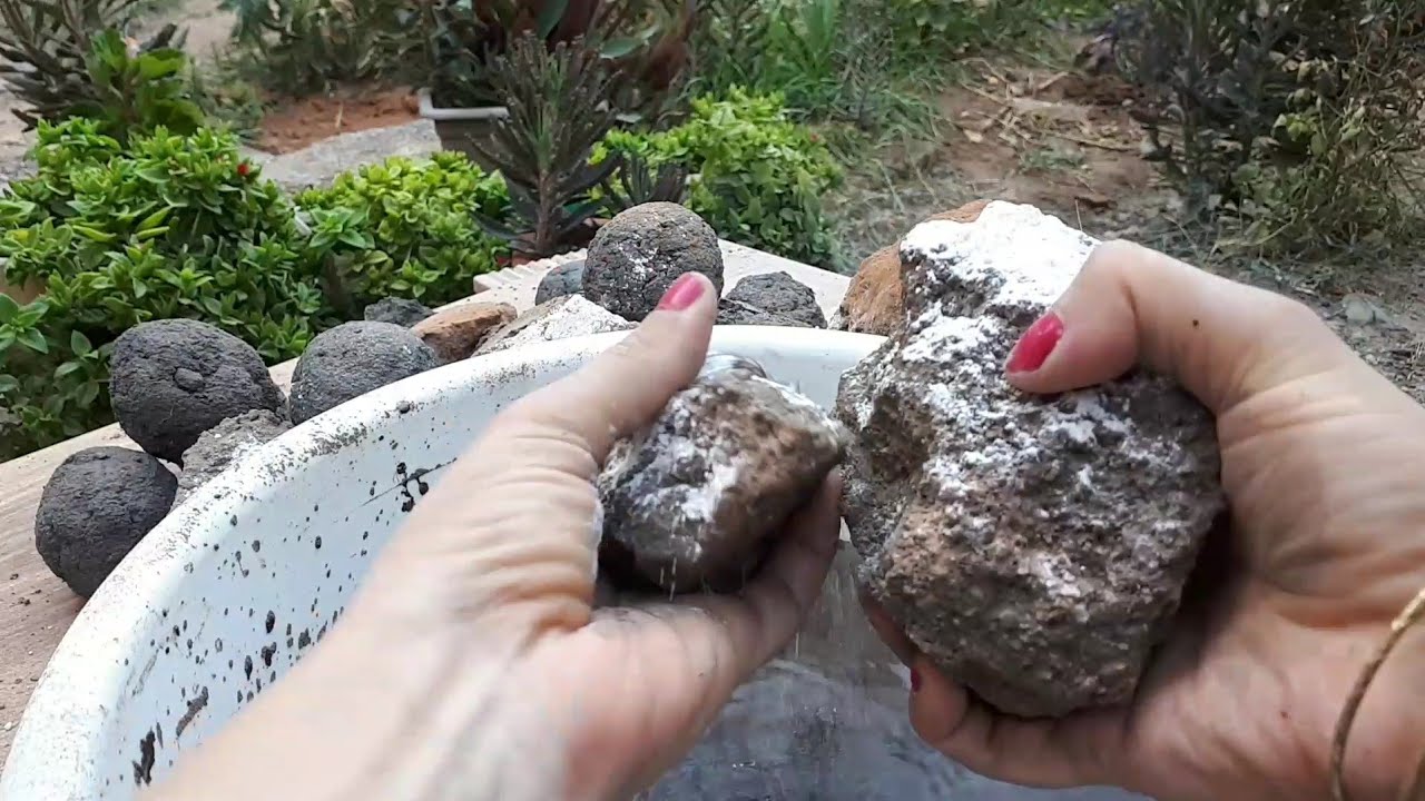 ASMR:gritty sand cement & pure charcoal crumbling in water/paste play/satisfying video ,slerpaid😴